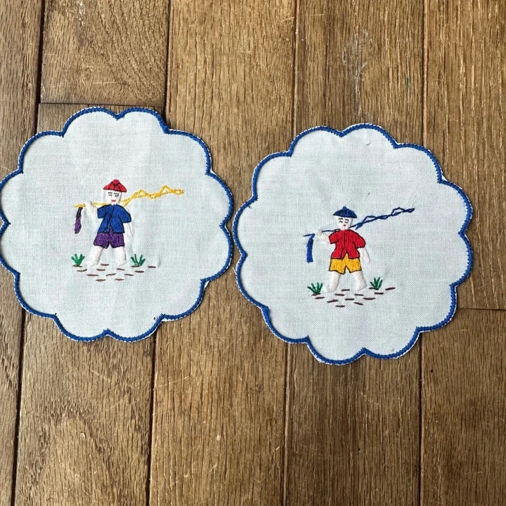 Vintage Embroidered Asian Linens Scalloped‎ Edge Coasters & Doily Folk Art READ